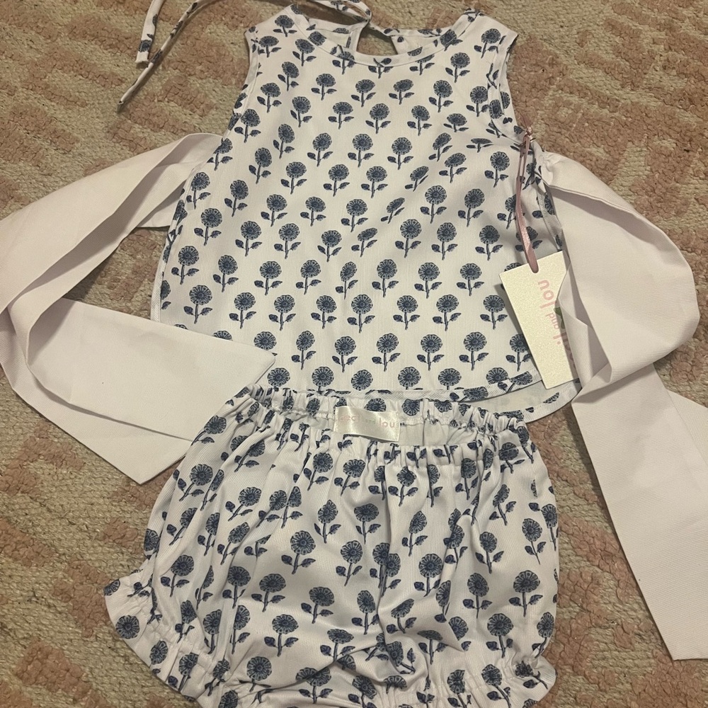 Cecil and Lou NWT Blue and White Floral set side tie bows 18m